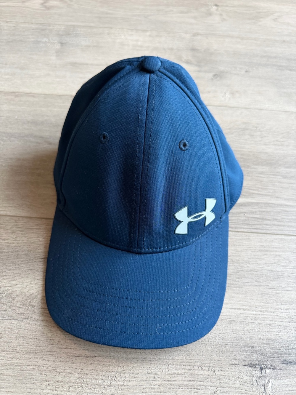 Under Armour Navy Golf hat - size M/L